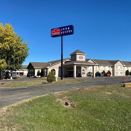 Fairbridge Inn & Suites Glendive Exterior photo